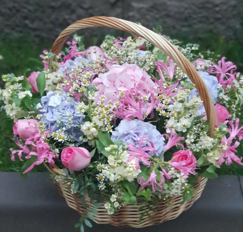 Цветы в корзине &laquo;Сердце Афродиты&raquo;