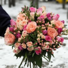 Букет из роз и тюльпанов &laquo;Робкость&raquo;